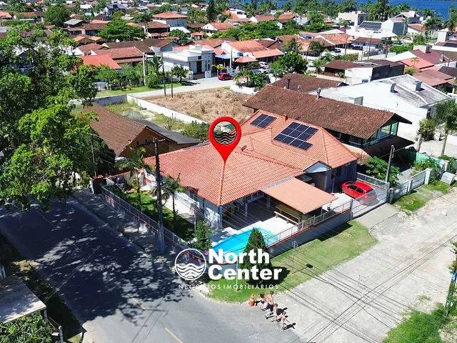 Casa com 374m² 4 quartos e 2 banheiros, à venda, no bairro Pinheiros em Balneário Barra do Sul