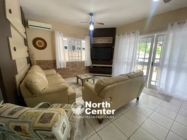 Casa com 374m² 4 quartos e 2 banheiros, à venda, no bairro Pinheiros em Balneário Barra do Sul