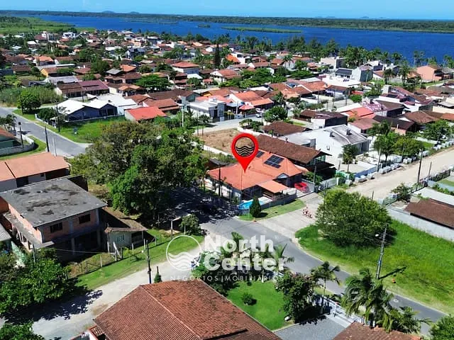 Casa com 374m² 4 quartos e 2 banheiros, à venda, no bairro Pinheiros em Balneário Barra do Sul