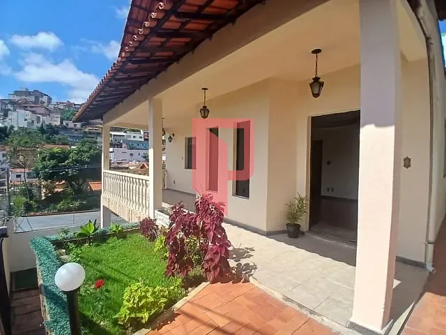 Casa com 390m² 4 quartos e 3 banheiros, à venda, no bairro Caiçaras em Belo Horizonte