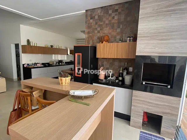Casa com 420m² 3 quartos e 5 banheiros, à venda ou para alugar, no bairro Condomínio Vale dos Pássaros em Anápolis