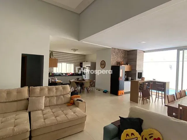 Casa com 420m² 3 quartos e 5 banheiros, à venda ou para alugar, no bairro Condomínio Vale dos Pássaros em Anápolis