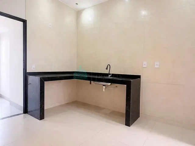 Casa 3 quartos e 2 banheiros, à venda, no bairro Loteamento Residencial Jardim Laranjeiras em Catalão