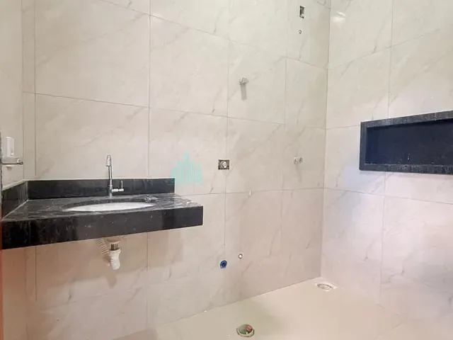 Casa 3 quartos e 2 banheiros, à venda, no bairro Loteamento Residencial Jardim Laranjeiras em Catalão