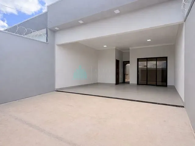 Casa 3 quartos e 2 banheiros, à venda, no bairro Loteamento Residencial Jardim Laranjeiras em Catalão