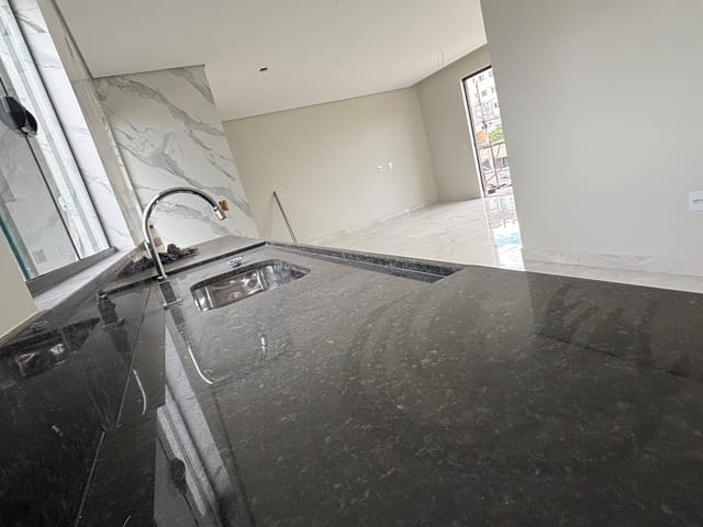 Casa 2 quartos e 2 banheiros, à venda, no bairro Nacional em Contagem