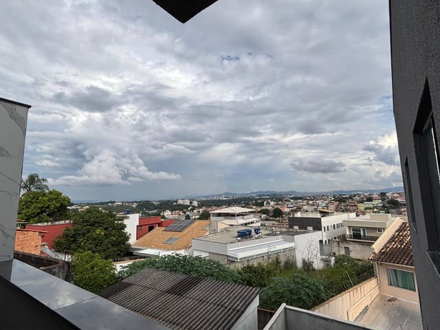 Casa 2 quartos e 2 banheiros, à venda, no bairro Nacional em Contagem