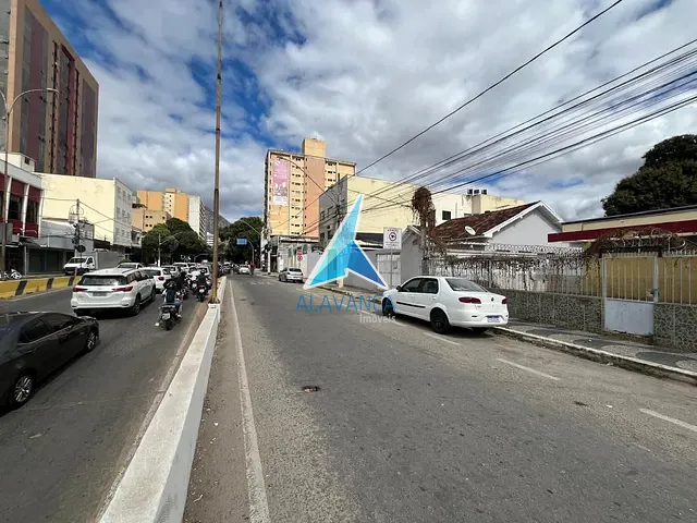 Casa com 780m² 8 quartos e 5 banheiros, para alugar, no bairro Centro em Governador Valadares
