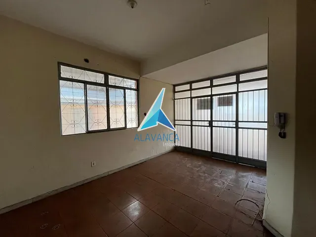Casa com 780m² 8 quartos e 5 banheiros, para alugar, no bairro Centro em Governador Valadares