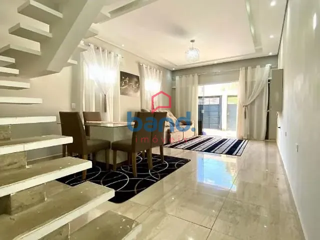 Casa com 200m² 3 quartos e 3 banheiros, à venda, no bairro Vila Angélica em Porto Feliz