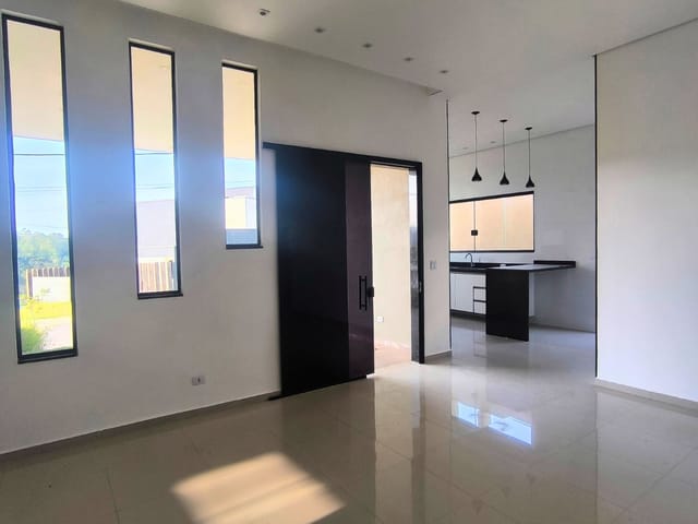 Casa com 300m² 3 quartos e 4 banheiros, à venda, no bairro Sabaúna em Mogi das Cruzes
