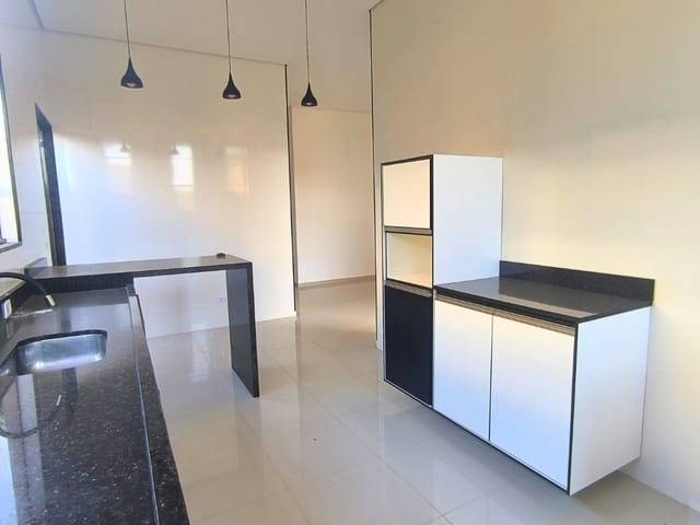 Casa com 300m² 3 quartos e 4 banheiros, à venda, no bairro Sabaúna em Mogi das Cruzes
