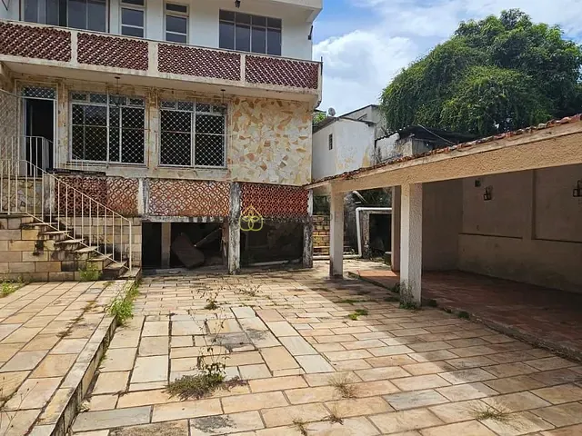Casa com 1500m² 4 quartos e 5 banheiros, à venda, no bairro Santa Clara em Barra Mansa