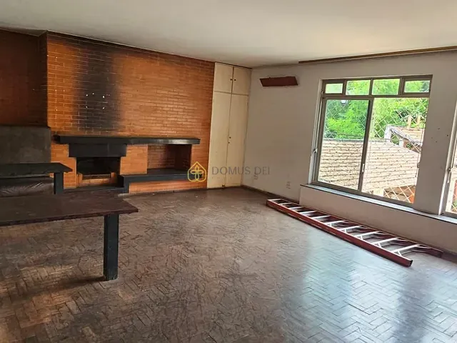 Casa com 1500m² 4 quartos e 5 banheiros, à venda, no bairro Santa Clara em Barra Mansa