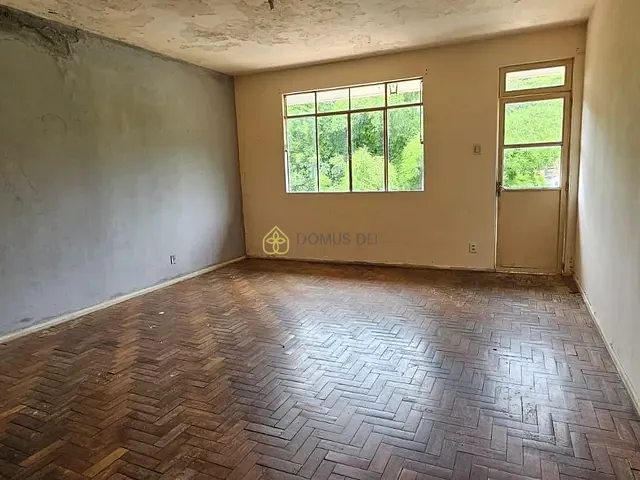 Casa com 1500m² 4 quartos e 5 banheiros, à venda, no bairro Santa Clara em Barra Mansa