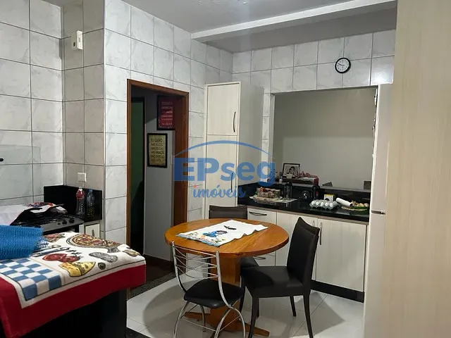 Casa com 309m² 5 quartos e 2 banheiros, à venda, no bairro Boa Vista em Londrina