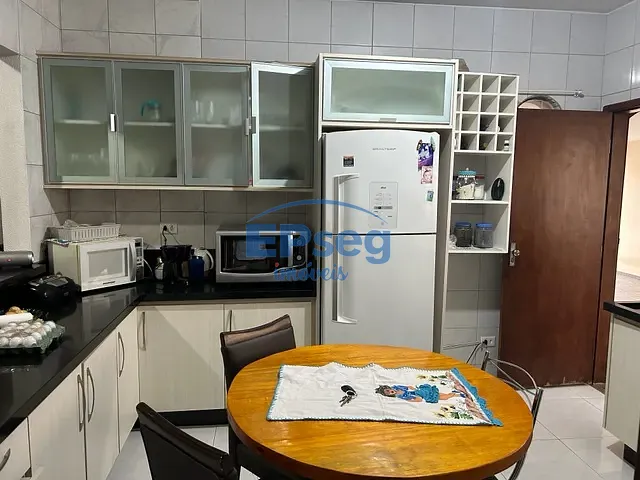 Casa com 309m² 5 quartos e 2 banheiros, à venda, no bairro Boa Vista em Londrina