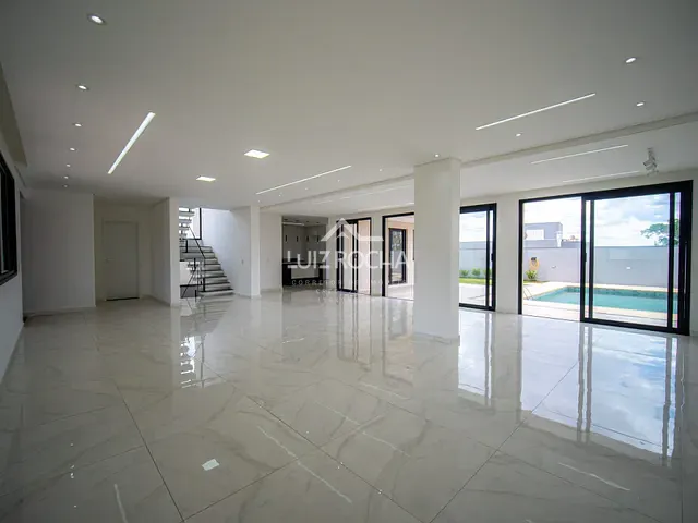 Casa com 526m² 4 quartos e 6 banheiros, à venda, no bairro Granja Viana em Carapicuíba