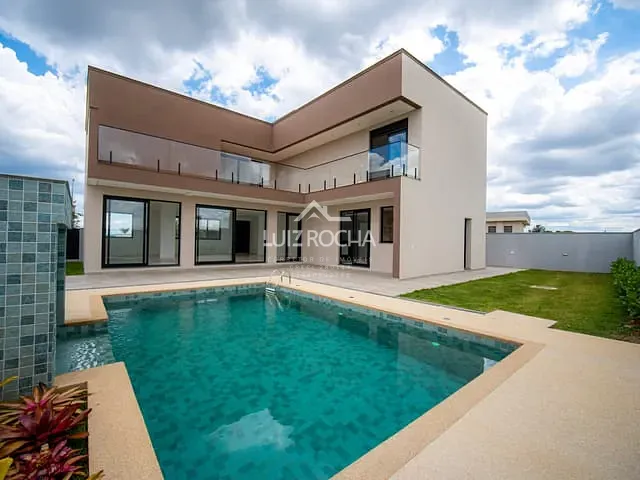 Casa com 526m² 4 quartos e 6 banheiros, à venda, no bairro Granja Viana em Carapicuíba