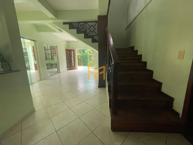 Casa 5 quartos e 6 banheiros, à venda, no bairro Parque Verde em Belém