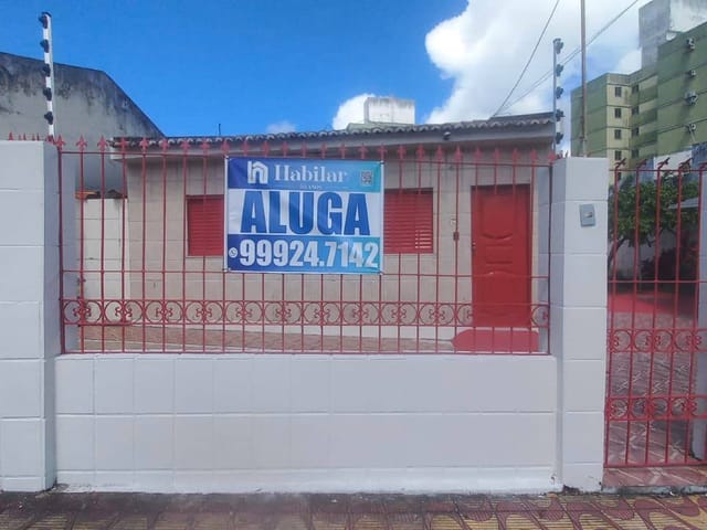 Casa 4 quartos e 2 banheiros, para alugar, no bairro Luzia em Aracaju