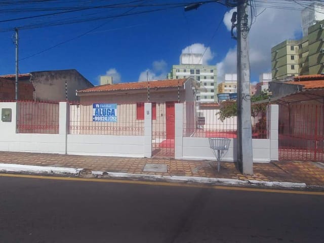 Casa 4 quartos e 2 banheiros, para alugar, no bairro Luzia em Aracaju