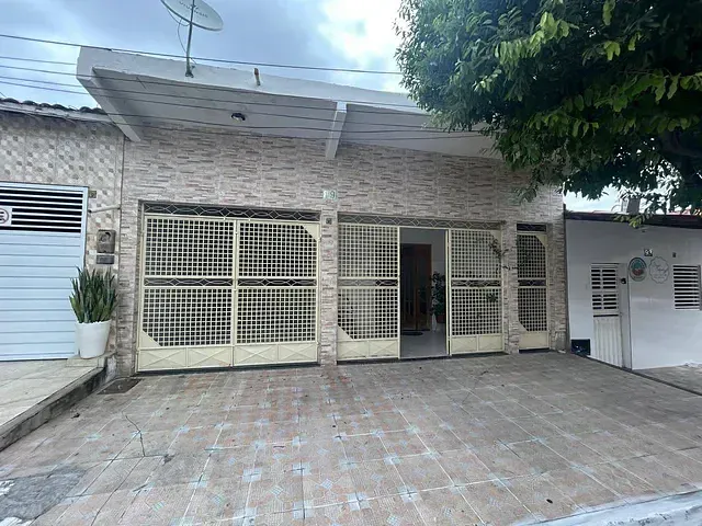 Casa 4 quartos e 1 banheiro, à venda, no bairro Nossa Senhora de Fátima em Paulo Afonso