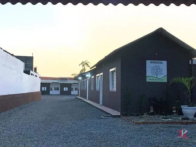 Casa 2 quartos e 1 banheiro, para alugar, no bairro Corumba em Itanhaém