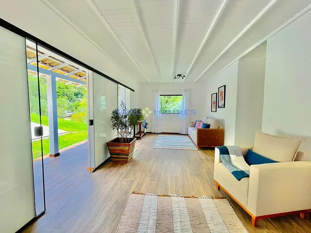 Casa com 2800m² 3 quartos e 3 banheiros, à venda, no bairro Pedro do Rio em Petrópolis