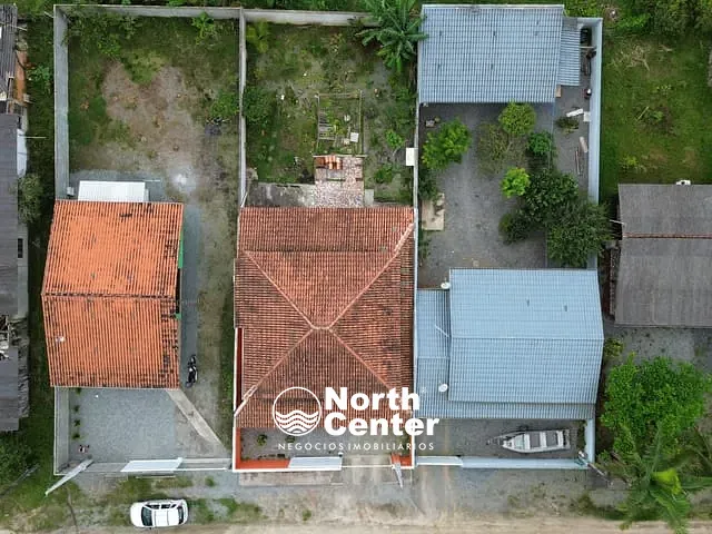 Casa com 372m² 2 quartos e 1 banheiro, à venda, no bairro Costeira em Balneário Barra do Sul
