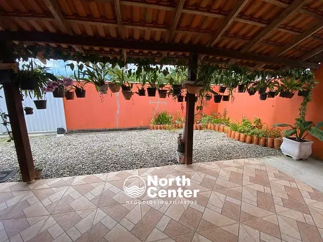 Casa com 372m² 2 quartos e 1 banheiro, à venda, no bairro Costeira em Balneário Barra do Sul