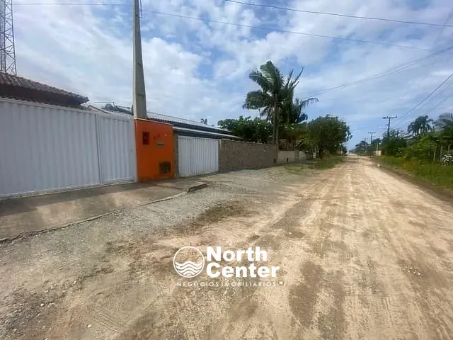 Casa com 372m² 2 quartos e 1 banheiro, à venda, no bairro Costeira em Balneário Barra do Sul