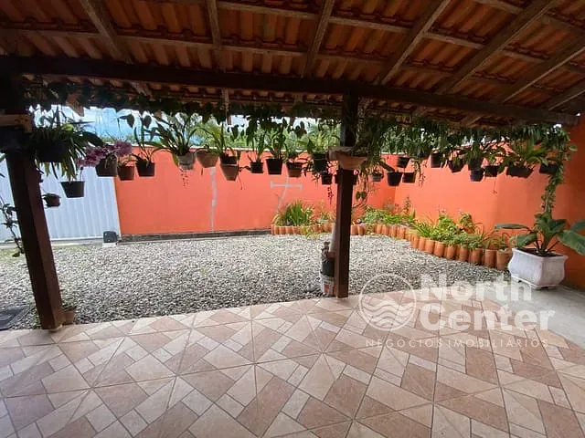 Casa com 372m² 2 quartos e 1 banheiro, à venda, no bairro Costeira em Balneário Barra do Sul