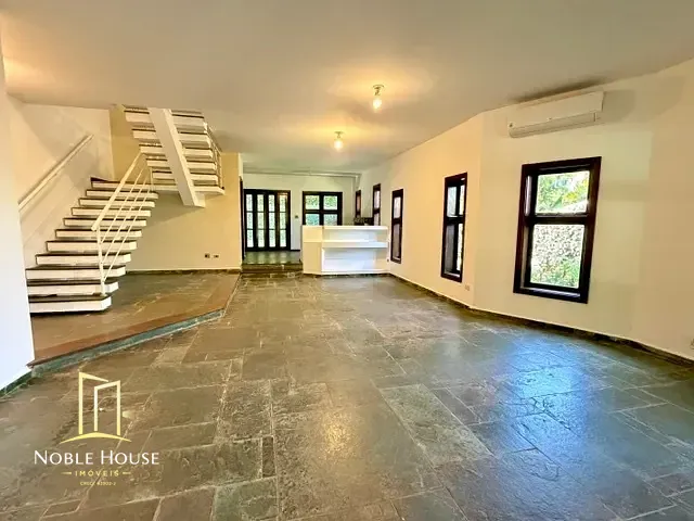 Casa com 800m² 4 quartos e 5 banheiros, à venda ou para alugar, no bairro Marambaia em Vinhedo