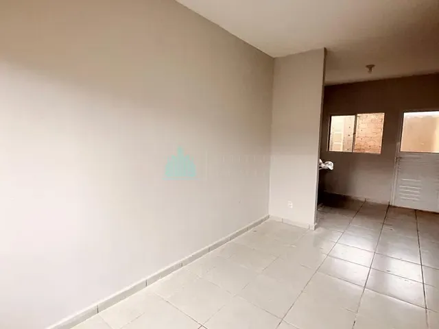 Casa 2 quartos e 1 banheiro, para alugar, no bairro Loteamento Jardim Evelina Nour em Catalão