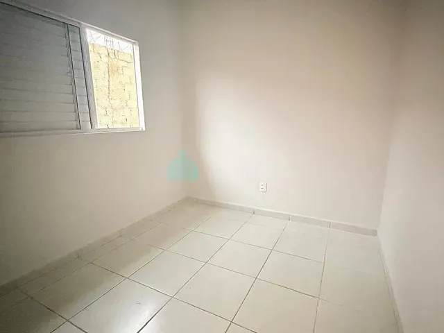 Casa 2 quartos e 1 banheiro, para alugar, no bairro Loteamento Jardim Evelina Nour em Catalão