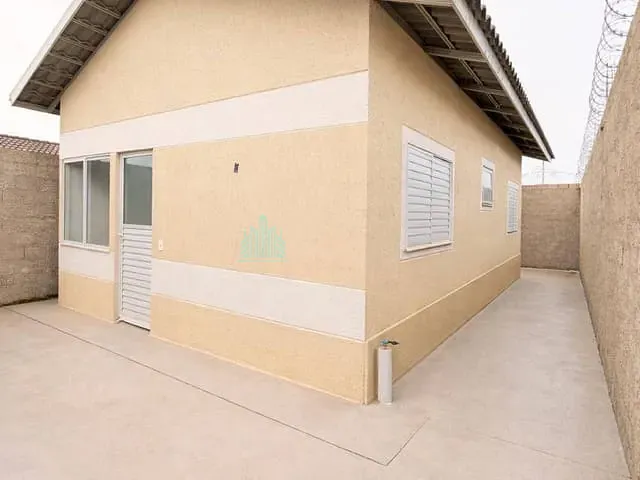 Casa 2 quartos e 1 banheiro, para alugar, no bairro Loteamento Jardim Evelina Nour em Catalão