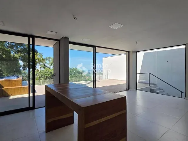 Casa 4 quartos e 4 banheiros, à venda, no bairro Parque Jardim da Serra em Juiz de Fora