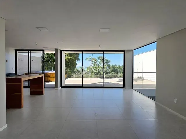Casa 4 quartos e 4 banheiros, à venda, no bairro Parque Jardim da Serra em Juiz de Fora