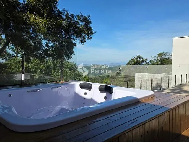 Casa 4 quartos e 4 banheiros, à venda, no bairro Parque Jardim da Serra em Juiz de Fora