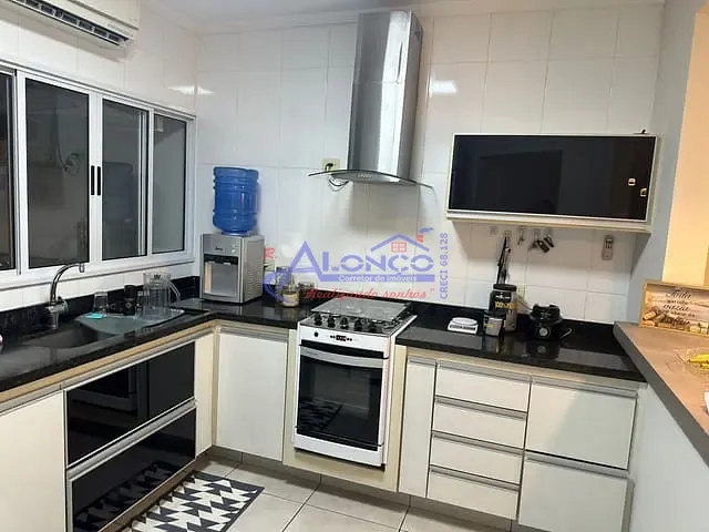 Casa com 120m² 3 quartos e 3 banheiros, para alugar, no bairro Jardim Santa Maria em Jacareí