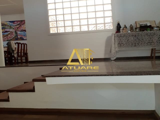 Casa com 280m², à venda, no bairro FÁTIMA I em Pouso Alegre
