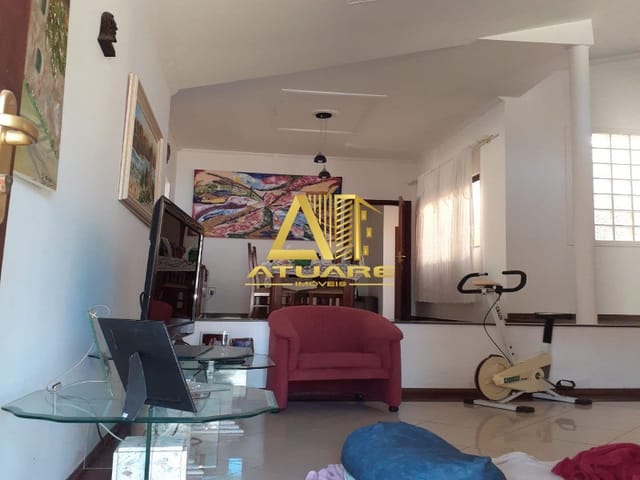 Casa com 280m², à venda, no bairro FÁTIMA I em Pouso Alegre