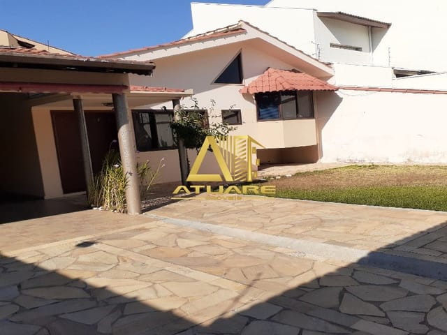Casa com 280m², à venda, no bairro FÁTIMA I em Pouso Alegre