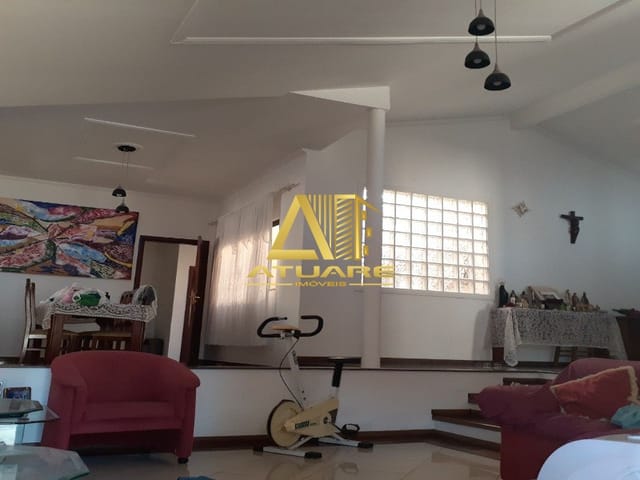 Casa com 280m², à venda, no bairro FÁTIMA I em Pouso Alegre