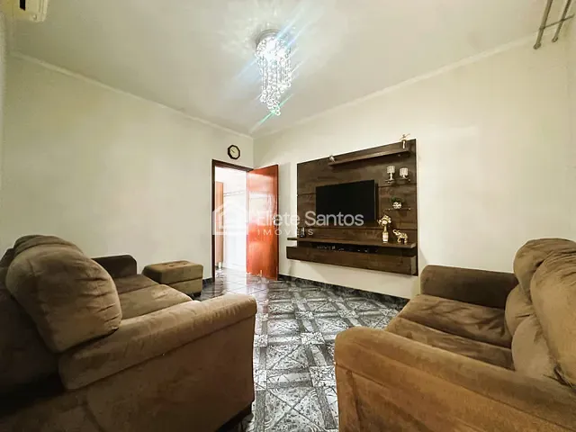 Casa com 150m² 3 quartos e 2 banheiros, à venda, no bairro Vila Mollon em Santa Bárbara D'Oeste