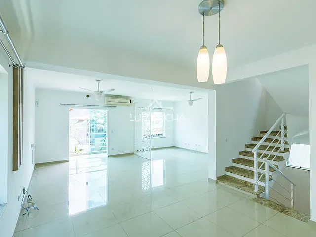 Casa com 280m² 4 quartos e 5 banheiros, à venda, no bairro Granja Viana em Cotia