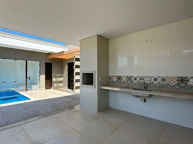 Casa com 300m² 3 quartos e 2 banheiros, à venda, no bairro Estância Hípica em Nova Odessa