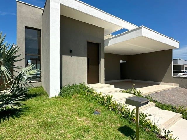Casa com 300m² 3 quartos e 2 banheiros, à venda, no bairro Estância Hípica em Nova Odessa