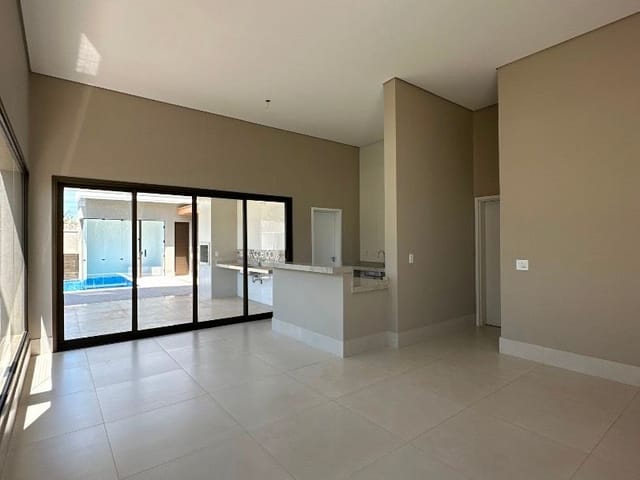 Casa com 300m² 3 quartos e 2 banheiros, à venda, no bairro Estância Hípica em Nova Odessa